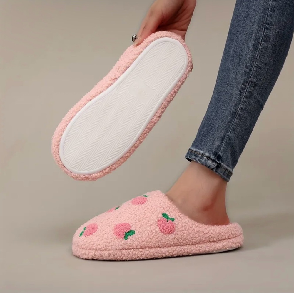 Cozy Pink Peach Slippers for Women. Adorable, cozy and memorable! SIZE 7.5-8. - Picture 4 of 4
